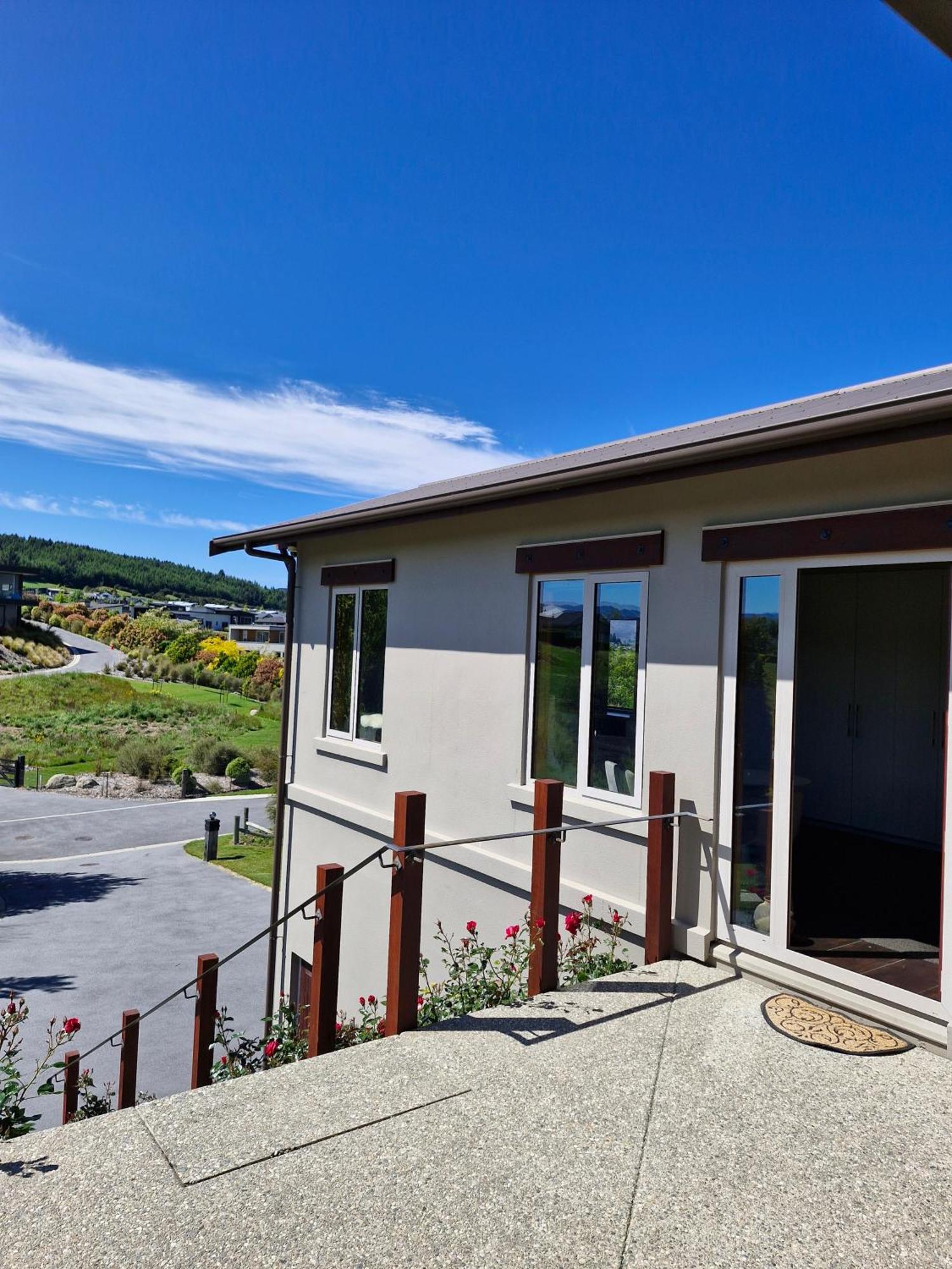 Studio Nestled In Ridgecrest Wanaka Exterior photo